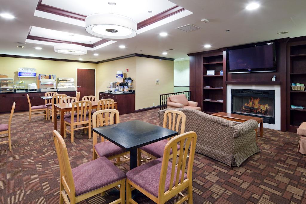 Holiday Inn Express Cincinnati-Lawrenceburg Εξωτερικό φωτογραφία