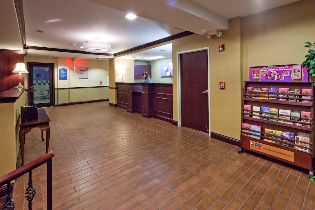 Holiday Inn Express Cincinnati-Lawrenceburg Εξωτερικό φωτογραφία